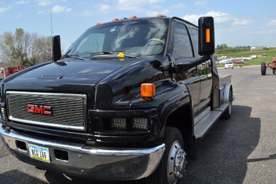 2005 GMC C-4500, 2wd, Western Hauler Flat Bed With Lerado Interior Package, Air Ride Seat and Suspen
