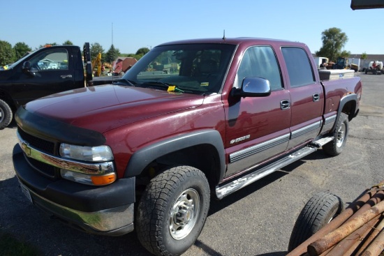 2002 Chevy Silverado 2500 HD, 4 Door, Crew Cab, 228,800 Miles, Fully Loaded, Leather Seats, 8.1L Eng