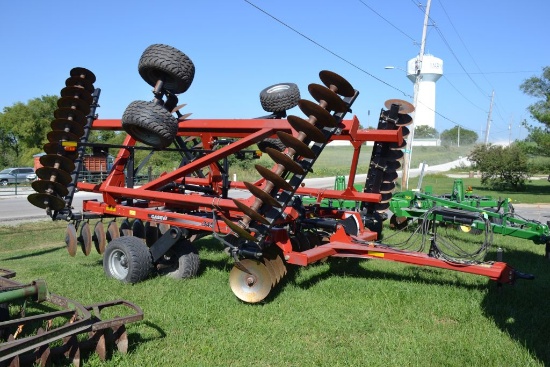 Case International 345 True Tandem Disk, 28', Agronomic Design, Good Shape, Good Blades