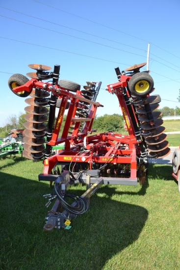 Sunflower 1436 Disk, Used Less Then 100 Acres, 36', Rolling Basket, LED Flashers, 12.5L-15 Floation