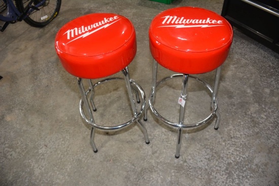 Milwaukee Bar Stool w/Chrome Base