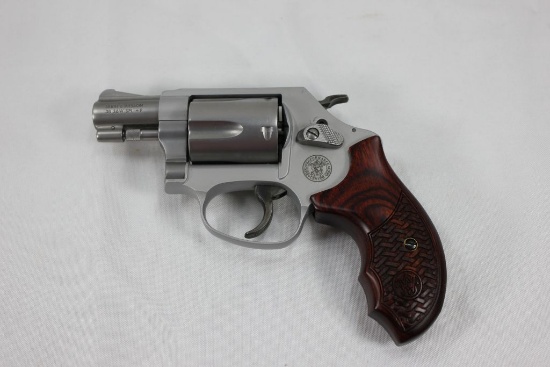 Smith & Wesson Model 637 .38 SPL Double Action Revolver; 1-7/8" BBL; w/Wood Grips and Hard Case; SN