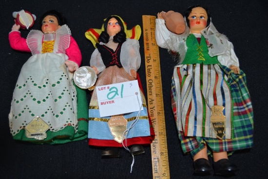 3 vintage collectors dolls made in Italy all with foil tags