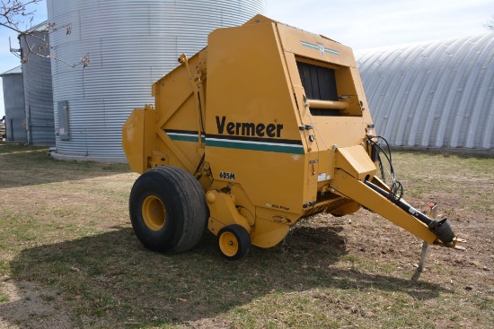 Vermeer 605M Baler, 9045 Bales, DCF Wide Pickup, Net Wrap & Twine, Bale Kicker, 21.5L- 16.1 Tires @