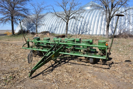 John Deere 494AN Planter, 6row 30", Good Markers, Good Paint, Stored Inside, Insecticide Boxes, Hydr