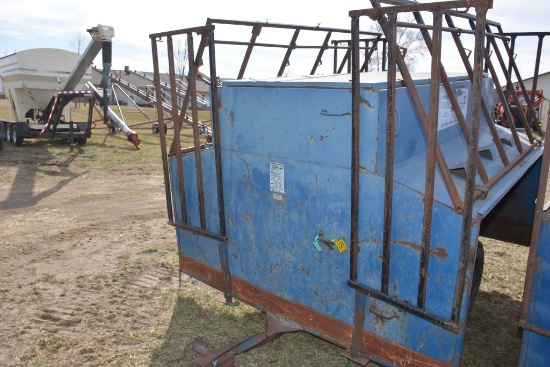 Creep Feeder, Approx. 2 Ton, Blue In Color, Good Floors and Sides