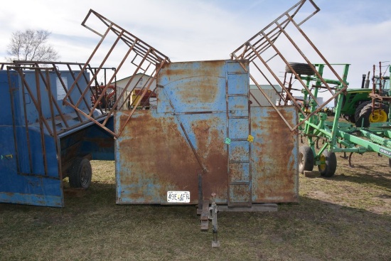 Creep Feeder, Approx. 2 Ton, Blue In Color, Good Floors and Sides