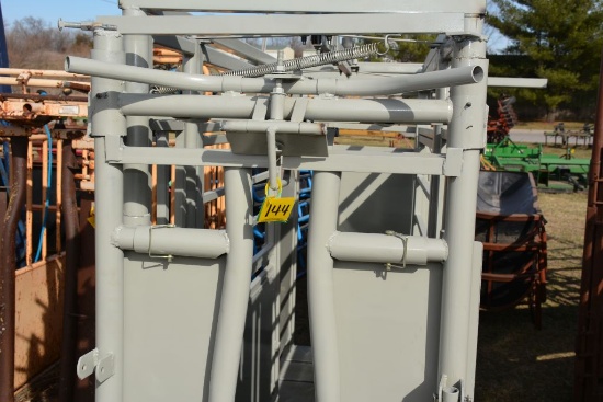 New Cattle 10' 8" Squeeze Chute, 34" to 9", Drop Down Top, Milk Gate, Needle Injector Door, Palpatio