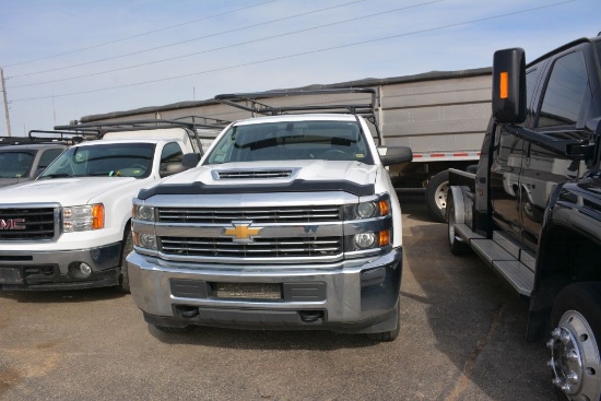 2017 Chevy 2500, 4x4, Duramax, 213,000 miles, Clean Interior, Crew Cab, Long Box With Utility Bed, H