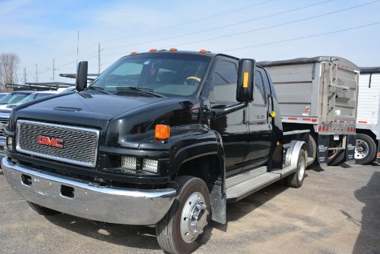 2005 GMC C-4500, 2wd, Western Hauler Flat Bed With Lerado Interior Package, Air Ride Seat and Suspen