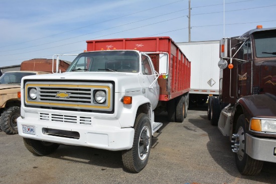 1983 Chevy C70 10wheeler Grain Truck, Runs Well, 366 Engine, New Plugs and Wires, 5+2 Transmission,