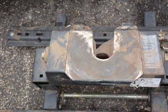 5th Wheel Hitch With Rails For Camper Trailer