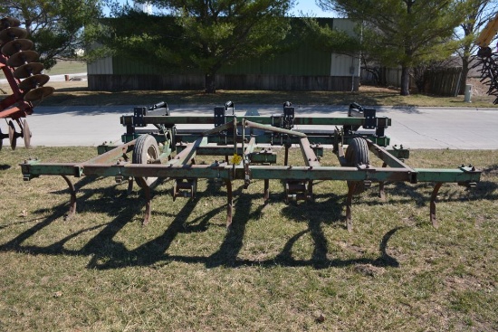 John Deere 1610 3pt Chisel Plow, Harrow, 14 Shank