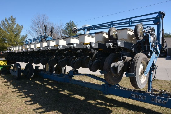 Kinze 3650 16-31 Planter, Box Fill, Center Pivot Transport, Rebuilt 1200 Acres Ago, Good KMP II Moni