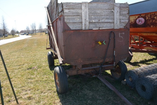 Silage Wagon, On 4 Wheel Wagon, Hydraulic Hoist, Self Releasing Tailgate, Tires Hold Air