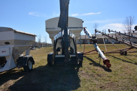 2014 Meridian 375RT Seed Tender, Triple Axle, 235 80 R16 Tires, Gooseneck, 2 Compartment, Belt Auger