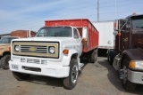 1983 Chevy C70 10wheeler Grain Truck, Runs Well, 366 Engine, New Plugs and Wires, 5+2 Transmission,