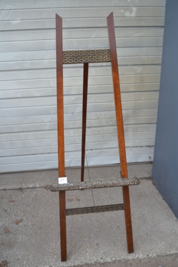 Large Oak 3-Leg Easel w/Knotted Rope and Basket Design