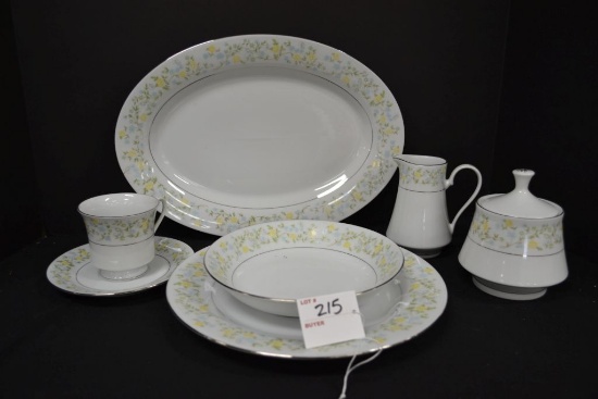 Crown Ming Fine China Yellow Rose Pattern Service for 8