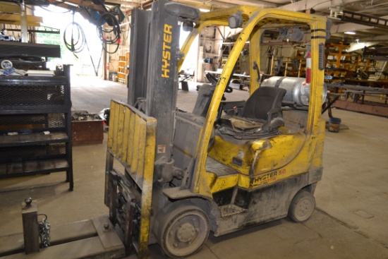 Hyster 50 LP Bottle Reserve Model S50FT w/5k lb. Capacity and Fork Positioners on Shift Side; SN F18