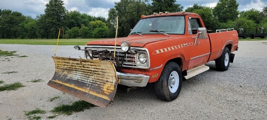 1975 Dodge 200 SNO-Fiter Pickup w/Meyer Snow Plow