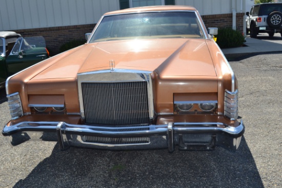 1970 Lincoln Continental Town Coupe' 2-Door w/460 Motor and Power Seats and Windows