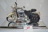 Maisto Harley Davidson 80 Cubic Inch Heritage Springer Scale Model on Platform