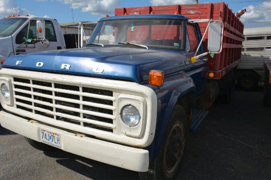 1975 Ford F600 Straight Truck, 16' Grain Box, No Tarp, Single Cylinder Scissor Hoist, 330 Engine, 4+
