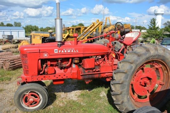 Farmall H, Runs Good, Straight Tin, Good Paint, Runs Good, 13.6-38 Rear @90%, 5.50-16 Front @ 90%