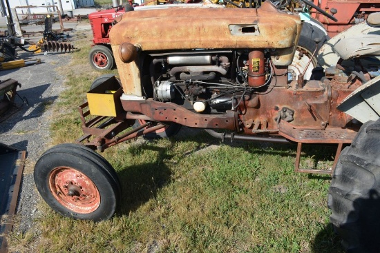 961 Ford Gas Tractor, 5 Speed, Good Rubber, 2 SCV's, Shows 639hour