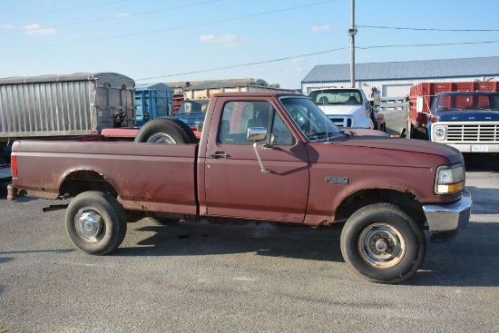 1992 Ford F250, 4x4, Lockout Front Hubs, 5 Speed Manual, 5.8L EFI, Gooseneck Ball Hitch, Decent Inte