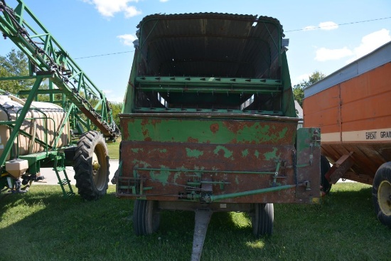 Badger BN950 Feed Wagon, Green, 540 pto, 6 tires, Needs Work