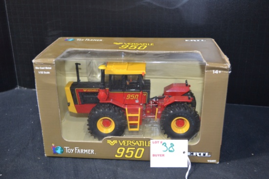 Ertl Toy Farmer Versatile 950; 1/32 Scale; NIB