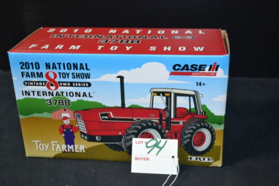 Ertl 2010 National Farm Toy Show Vintage 8 4WD Series International 3788; 1/32 Scale