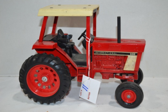 Ertl International 886 Tractor