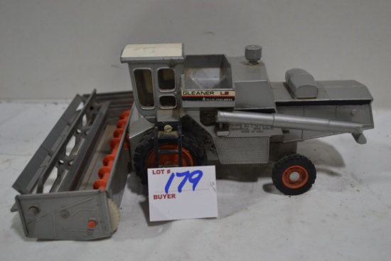 Vintage Ertl Gleaner L2 Allis-Chalmers Combine