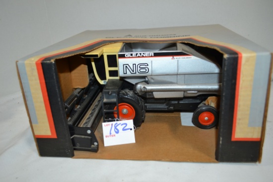 Vintage Ertl Allis-Chalmers Gleaner N6 Combine; 1/24 Scale; NIB
