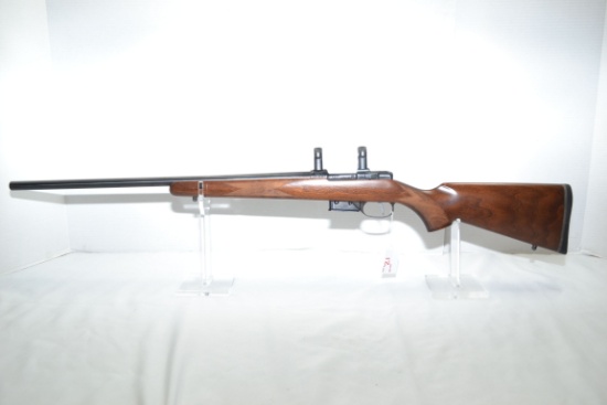 CZ Model 527 Varmint .17 Hornet Cal. Bolt Action Rifle w/Detachable Magazine, Checkered Walnut Stock