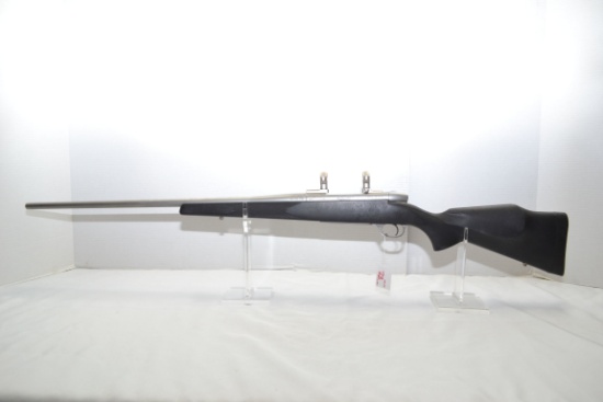 Weatherby Mark V .257 Weatherby Mag. Cal. Bolt Action SS Rifle w/Synthetic Stock and Scope Rings and