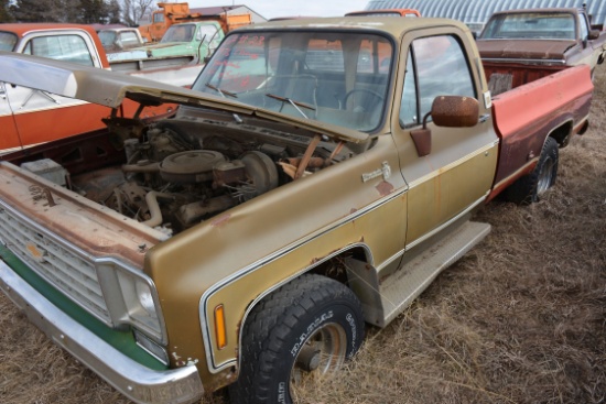 1976 Chevrolet Silverado 4x4 Pickup w/AT, 350 V8 Engine, PS, and PB