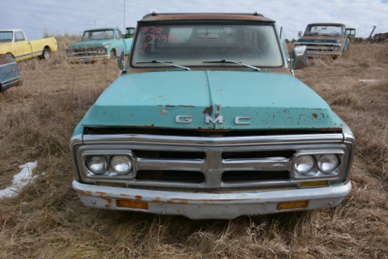 1970 GMC Pickup w/V8 Engine, PS, and Extra Grills in Truck Bed