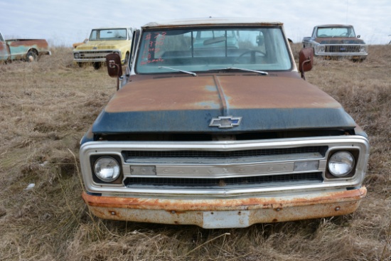 1969 Chevrolet C/10 Pickup w/AT and V8 Engine