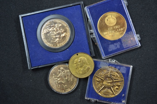 1 Lot of Tokens including World's Fair Souvenir Token, American Revolution Bicentennial Tokens, and