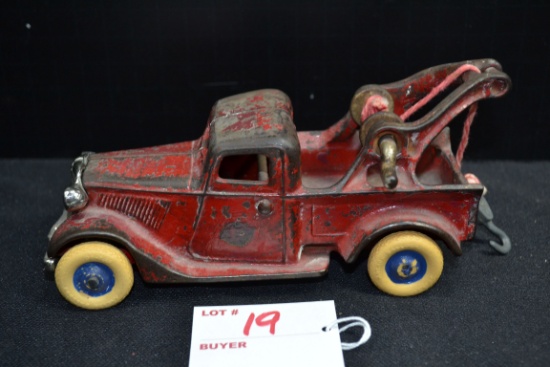 Arcade Ford Tow Truck Toy; Heavy Metal w/Rubber Wheels; 6"x3"
