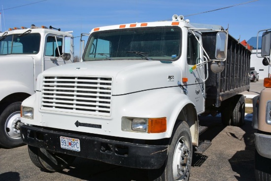 1998 International 4900 Grain Truck, DT466 Engine, 18' Steel Box, Single Lift Cylinder, 6 Speed, Air