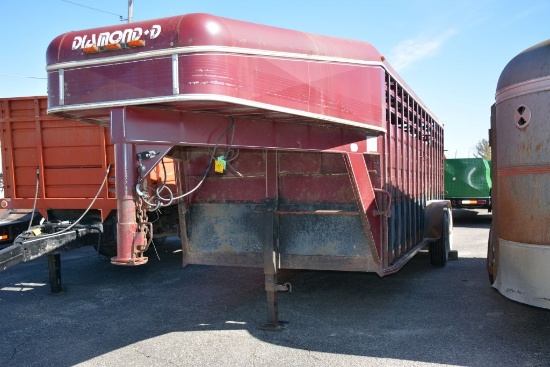 Diamond D 20' Livestock Trailer, Gooseneck Hitch, Tandem Axle, 235-85R16 Tires @ 50%, 2 Compartments