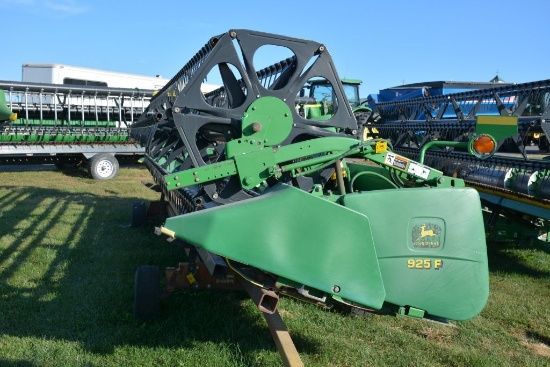 John Deere 925F Grain Head, Poly Snouts, Stainless Steel Floor, Full Finger With Some Fingers Missin