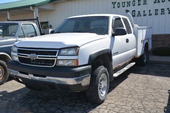 2006 Chevy 2500 Extended Cab Long Bed Pickup, With Knapheide Steel Service Bed, Some Surface Rust, 1