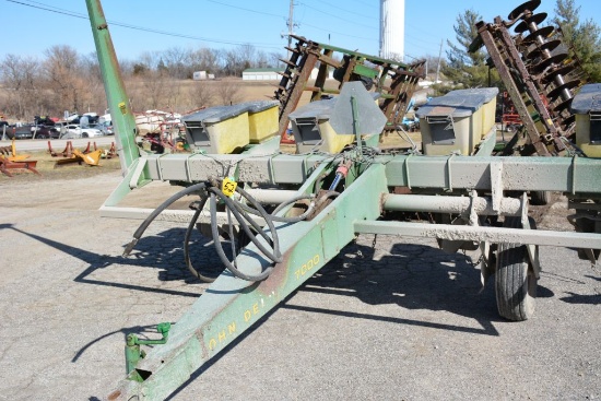 John Deere 7000 4 row 38" Planter, Good Markers, Hydraulic Cylinder, Good Shape, Drag Chains After C