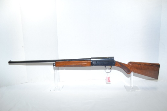 Browning Auto-5 Light Twelve 12 Ga. 2-3/4" Cham. Semi-Auto Shotgun w/26" BBL, Engraved Receiver, Gol